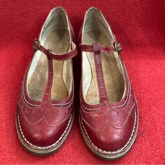 EL NATURALISTA Sz 38 T-Strap Low Heel Mary Jane Style Leather Almond Toe Shoes - Picture 2 of 10